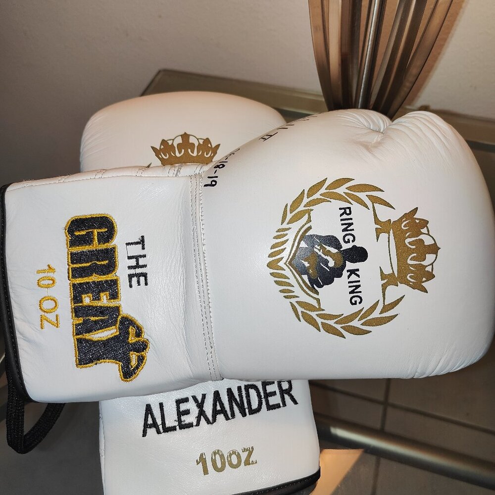 AUTOGRAPH BOXING GLOVES